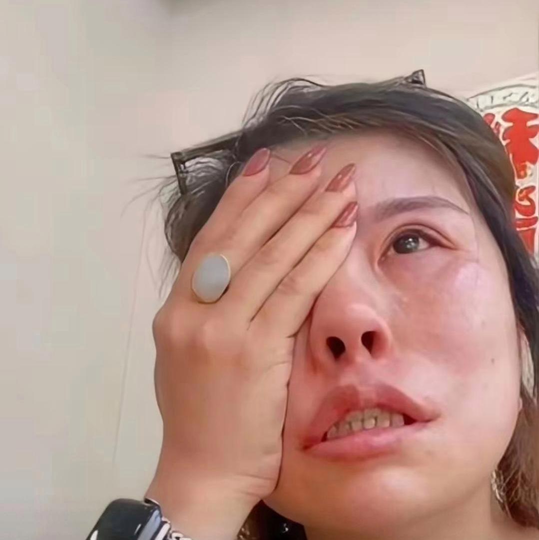 一次吵架，直接葬送了一段感情！广东一对情侣发生争吵后，女孩一气之下摔门拎着