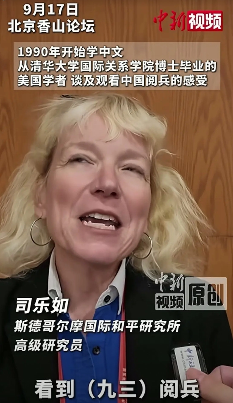 九三阅兵的效果真不错，还有中文教学功能。真有意思啊，看看这些老外，他们一夜之间居