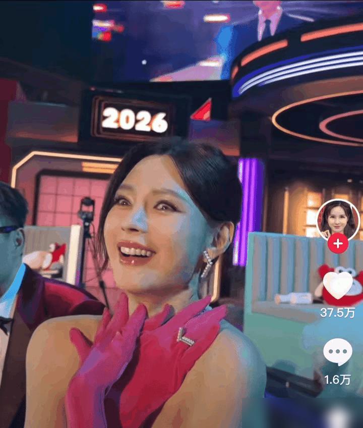 人在极度兴奋下就很容易乱了分寸。沈梦辰大概忘了自己的老公是曾经的湖南台台柱子杜海