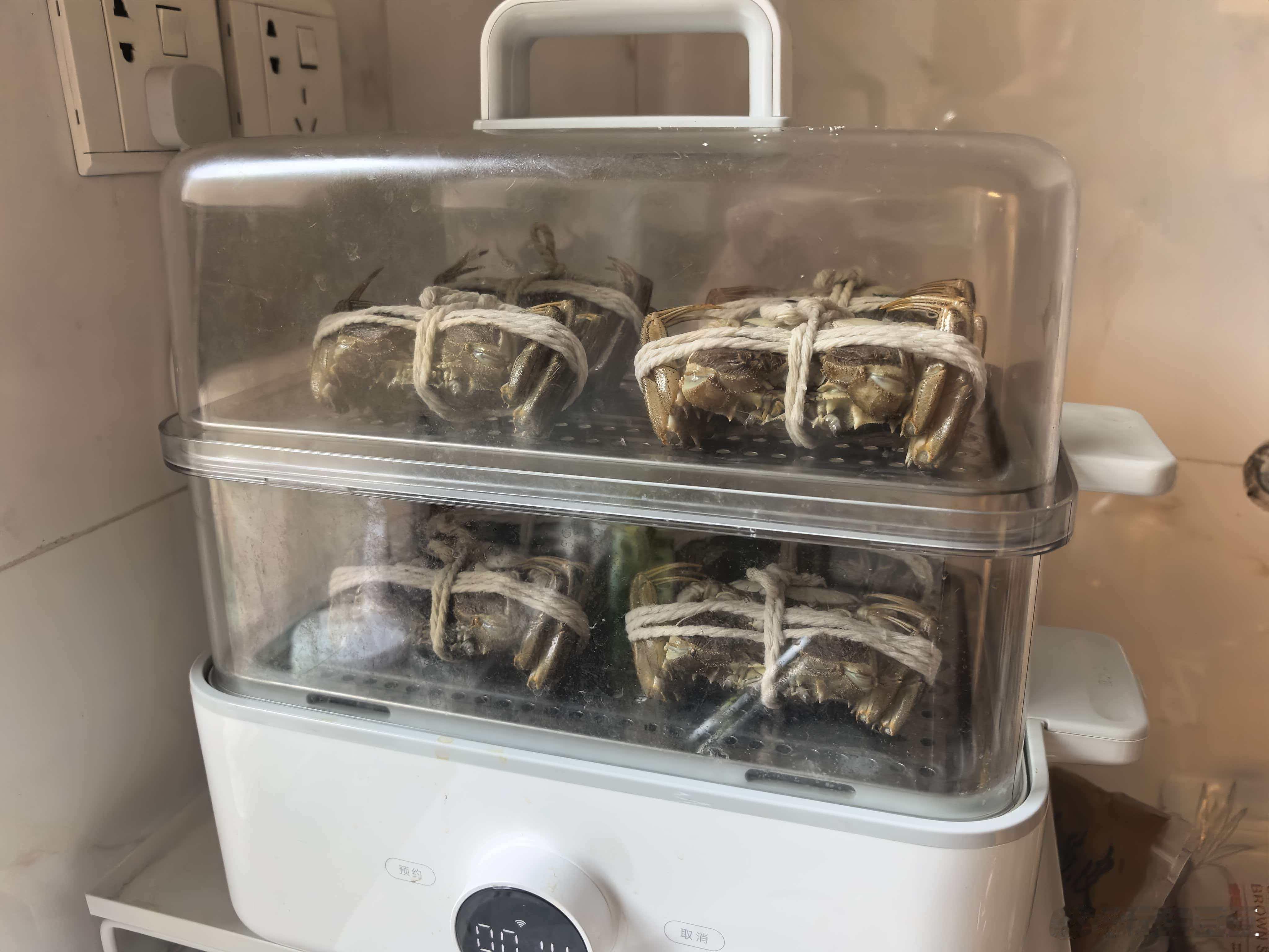 中午吃正宗阳澄湖大闸蟹哈哈我的朋友们应该也收到了！！！炫～饭～​​​