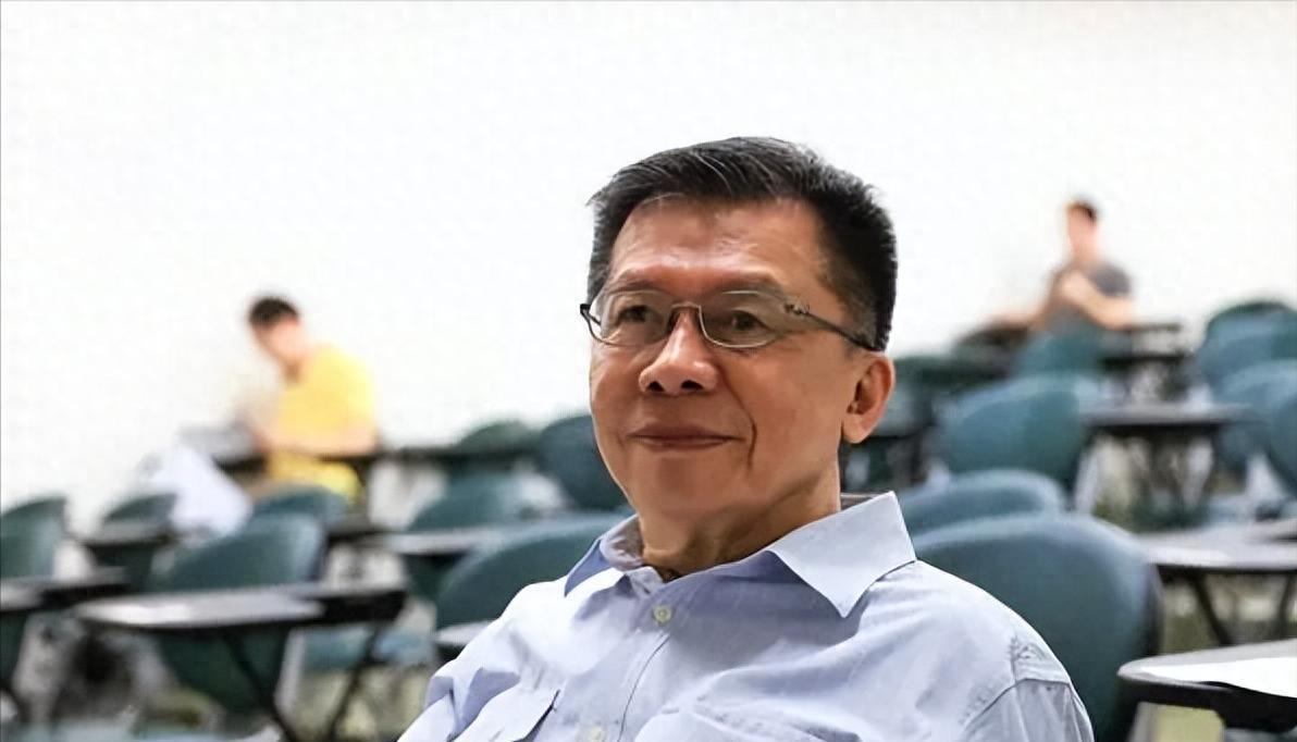 据台媒报道，现年86岁高龄的沈富雄在黄伪翰专访时，直接针锋相对，告诉黄伪翰你就是