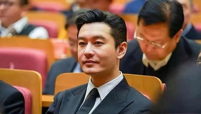 黄晓明公司的旗下艺人没一个红的​​​
