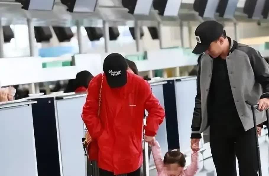 51岁刘恺威现身淮安，颜值身材双在线，和李晓峰分手后专心演话剧
