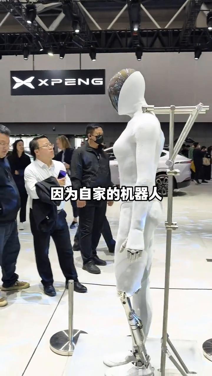 广州车展车模在干嘛？保安在哪里？保安在哪里？你有病吧，你来慢点搞这些动作，有必