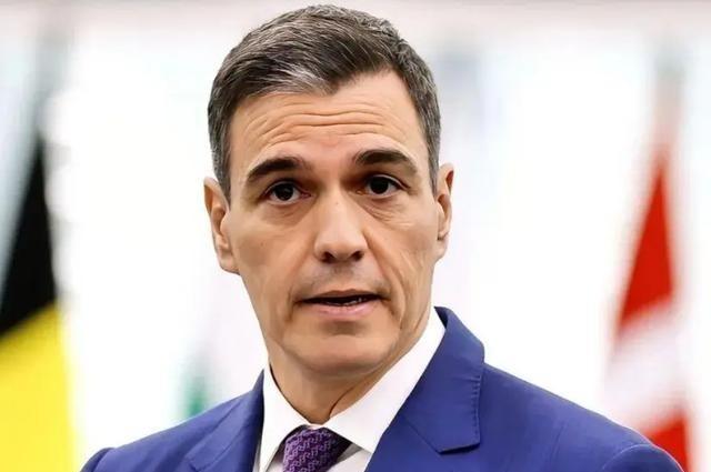 这种事大概也只有特朗普干得出来：前脚刚威胁要给西班牙搞“全面贸易禁运”，后脚西班