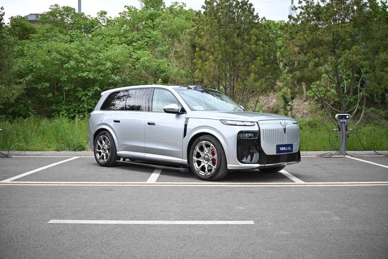 岚图泰山X8试完了，不聊冰箱彩电大沙发了，也不聊一键成床，聊点硬实力哈：1、