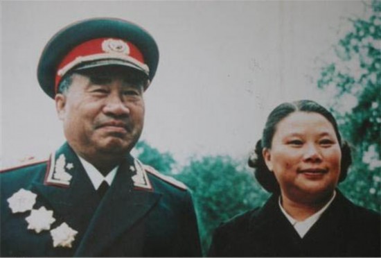 朱老总比康克清大了25岁，他们却相濡以沫，携手走过几十年风风雨雨。