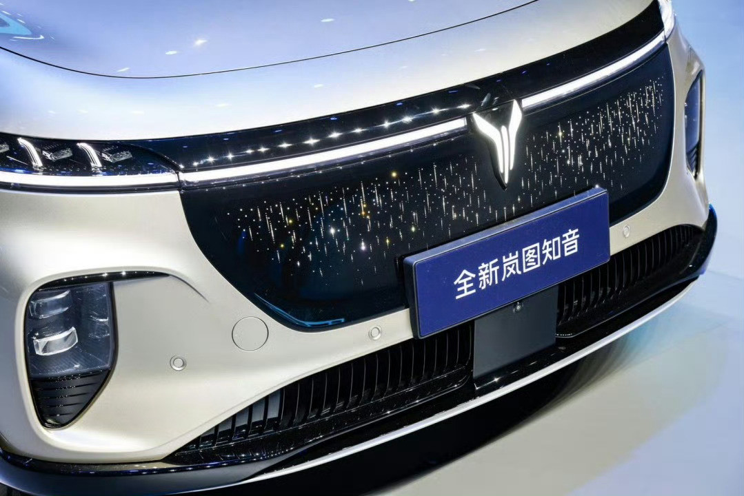 全新岚图知音这外观上比上一代好看很多了搭配华为最新一代乾崑智驾ADS4