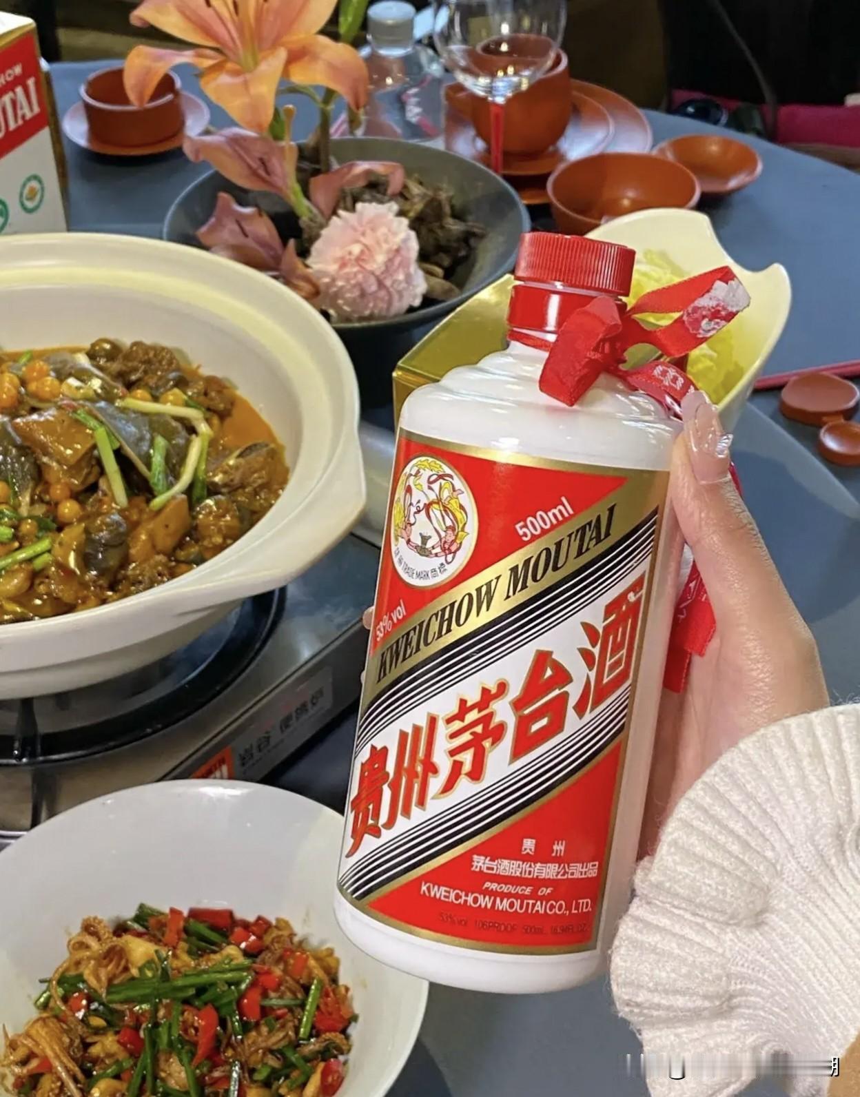 实话实说，明眼人都看得出来白酒行业注定没落了。第一，现在还爱喝白酒的人，几