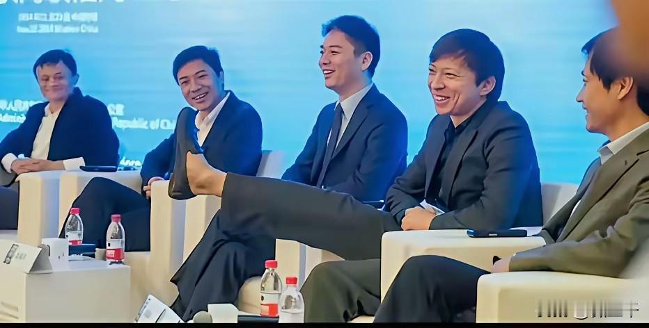 其实张朝阳才是人间清醒，财富积累到一定程度就“撤”，绝不折腾，做点自己喜欢的事。
