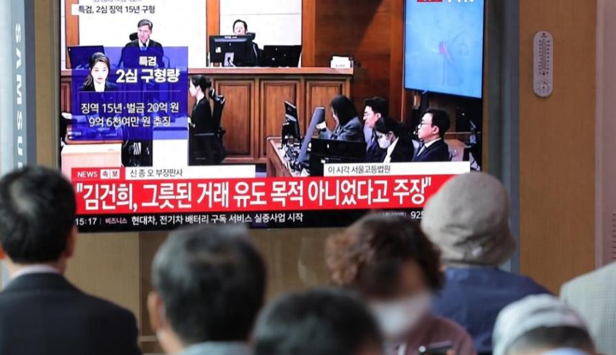 “韩国电影都不敢这么拍！”法官申宗旿刚把前第一夫人金建希送进大牢，自己的生命就