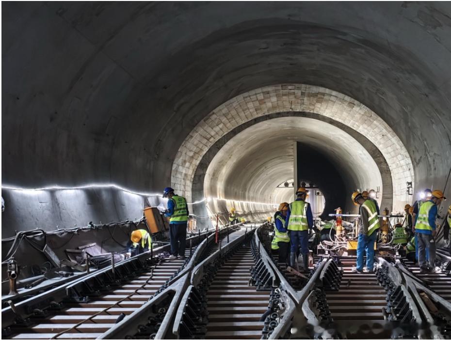 广州地铁【广州地铁13号线广州地铁13号线二期西段轨通】近日，随着最后一段轨