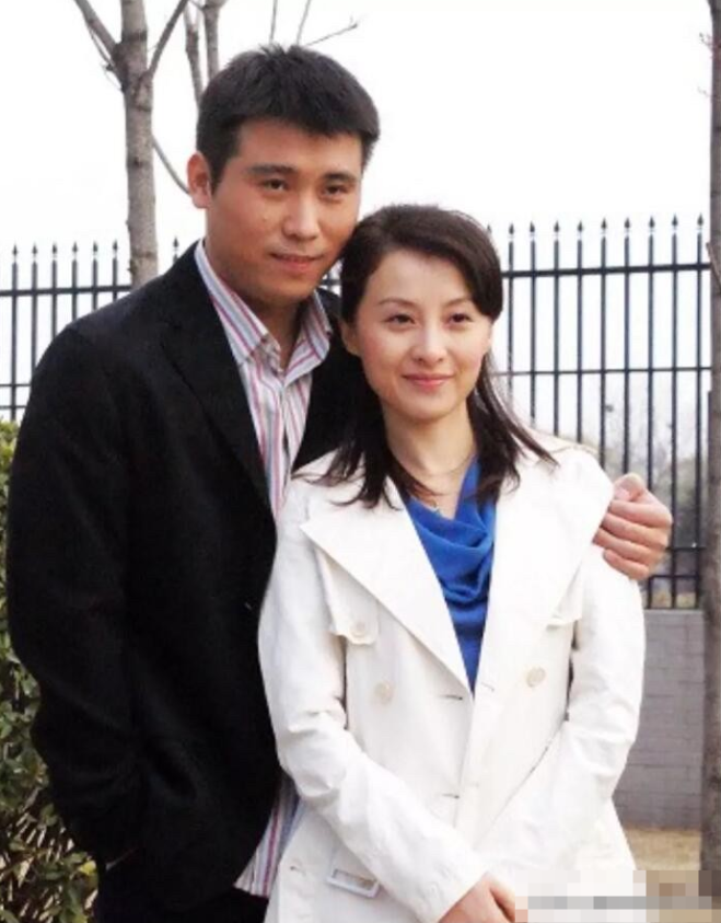 这两位，左边是李乃文，右边的美女叫啥名来的？看她眉目清秀，笑容亲切动人，看起来是
