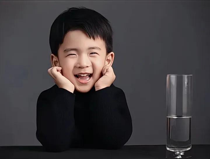 闫学晶这次有点不够体面，她关闭评论后，儿媳许徐梦迪的评论区遭殃了。这一次闫学