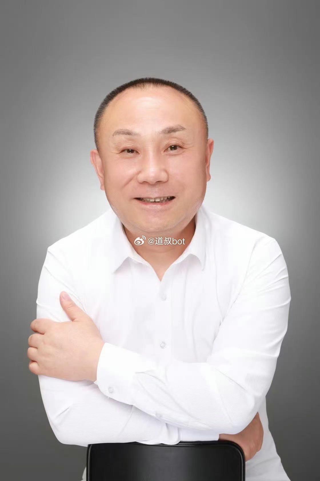 这就是西安赛格商场跳楼的严老板，一路走好吧。严老板是一个退伍军人，看面相一脸正气