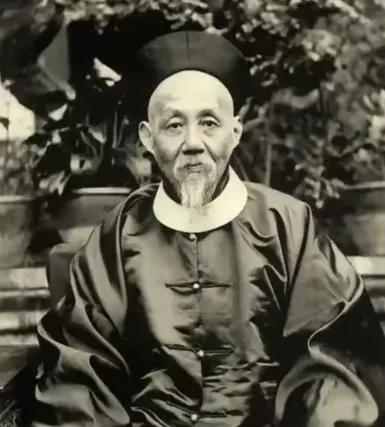 1908年，79岁的王文韶正在杭州老宅大摆寿宴，戏台上锣鼓喧天，满城名流举杯相庆