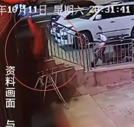 不得不说，内蒙古赤峰这家足疗店按摩技术杠杠滴，60岁大爷进门一瘸一拐，出门时飞檐