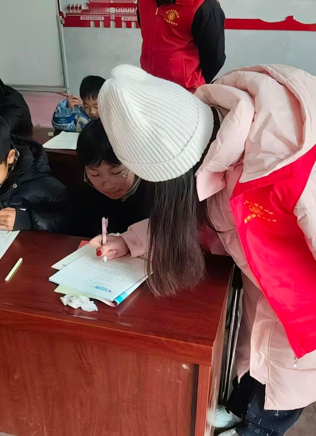 暖心公益托管点亮寒假时光为丰富青少年寒假生活，传递志愿服务精神，曲阜师范大学化