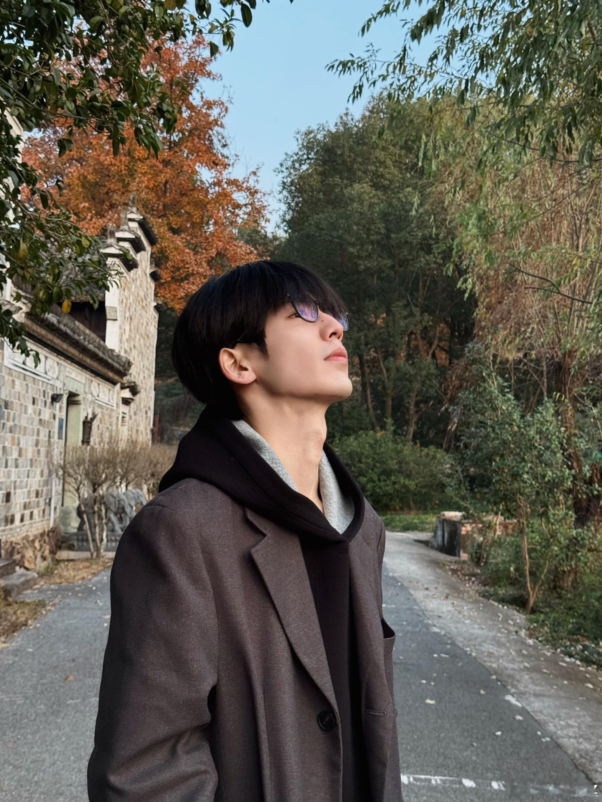 张凌赫摄影师上线了帅照来袭完全女友视角啊顺毛凌赫又帅又乖这声老公先叫了