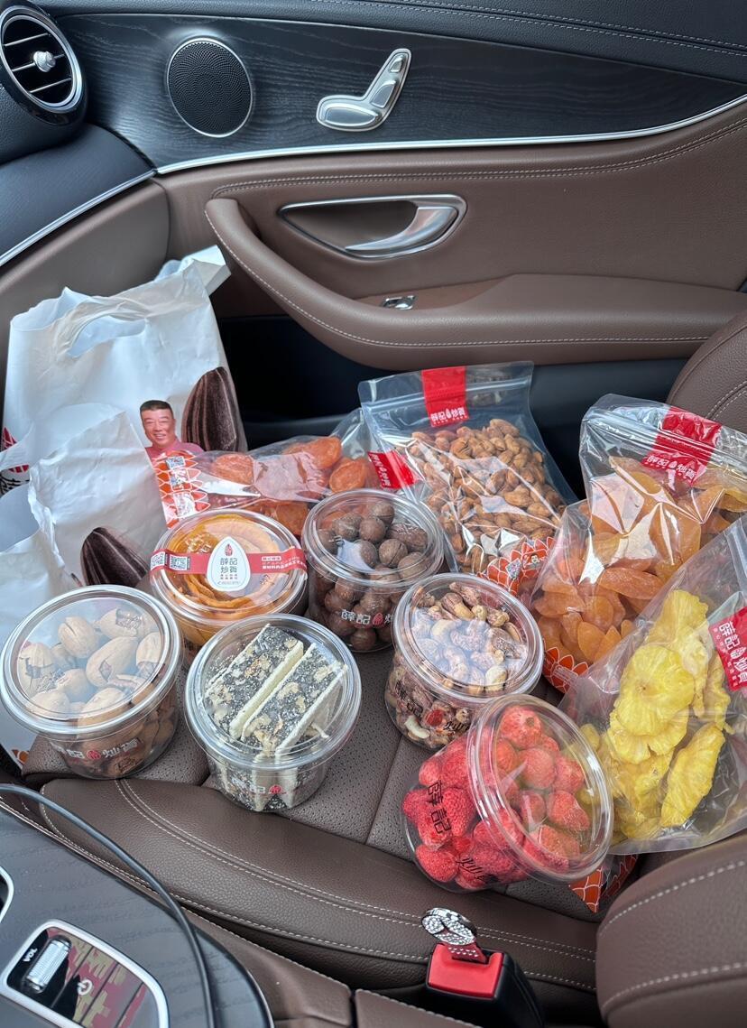 还得家里人牵挂我，我也是被投喂的一个