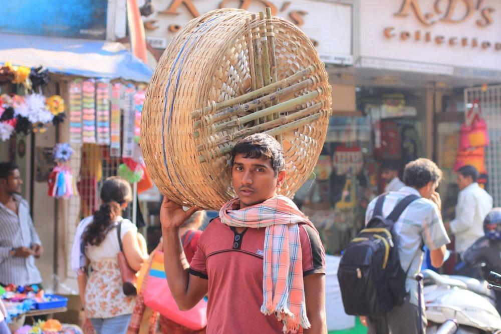 为何印度的制造业，永远赶不上中国？原因其实很简单，印度工厂40%的成本，是开空调