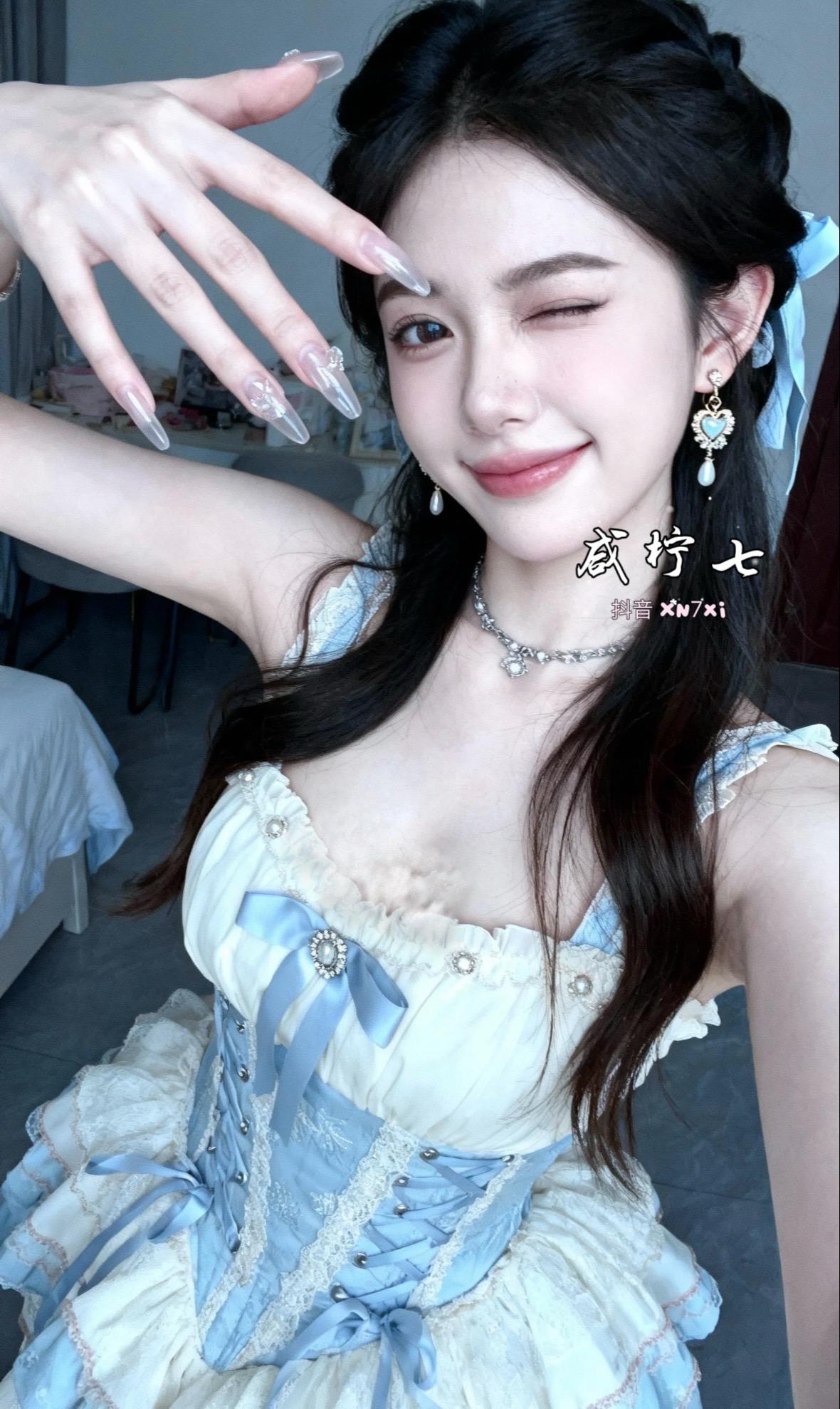 美女谁还不是小腰精原创理想女友甜妹