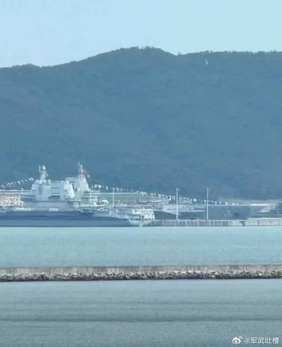 这张图舷号更清晰，但感觉像是P的，不过福建舰已经刷舷号算是实锤了​​​