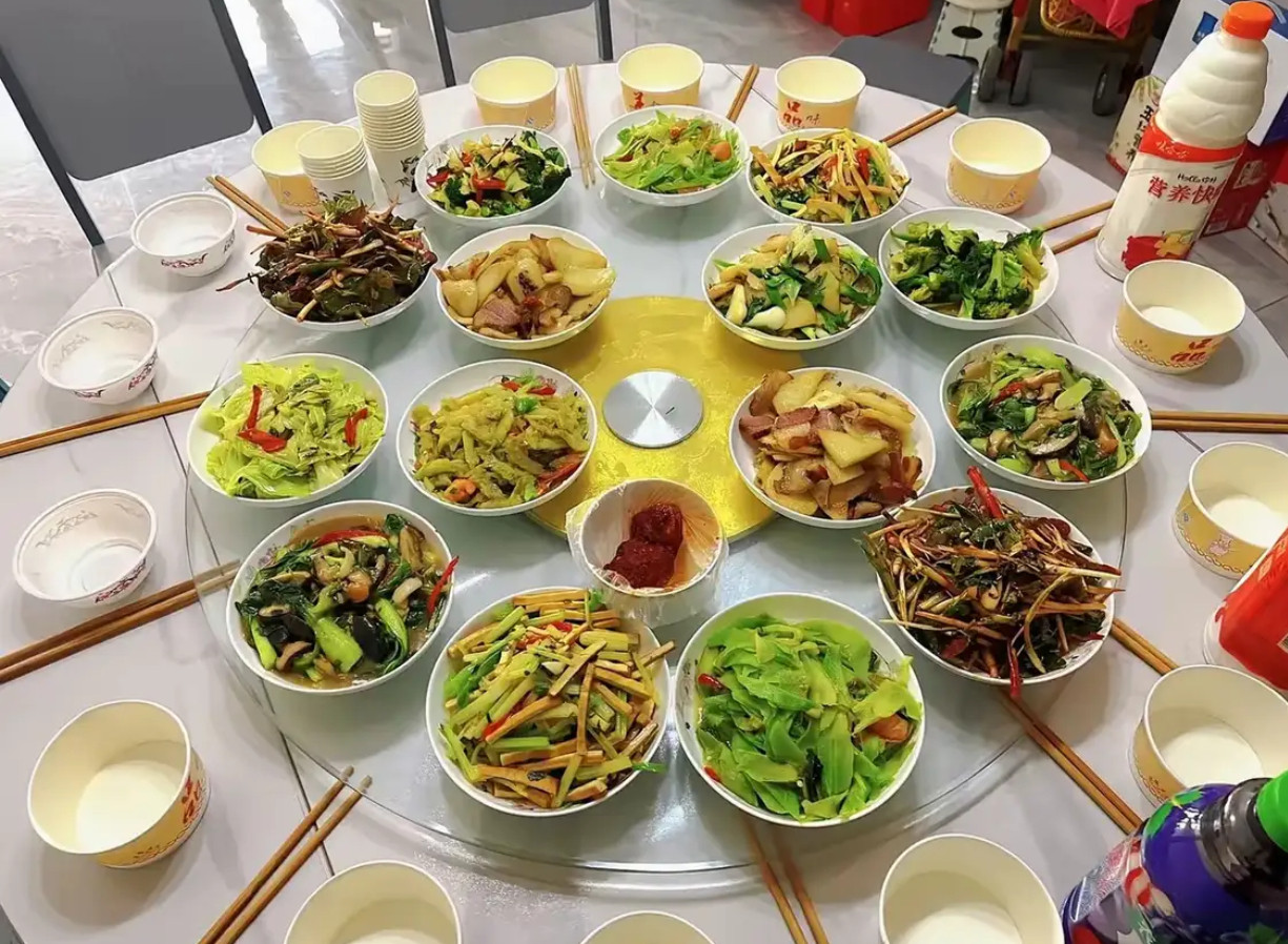 图一是男朋友来我家吃的饭！图二是我去男朋友家吃的饭！差距是不是有点大？这能结婚吗