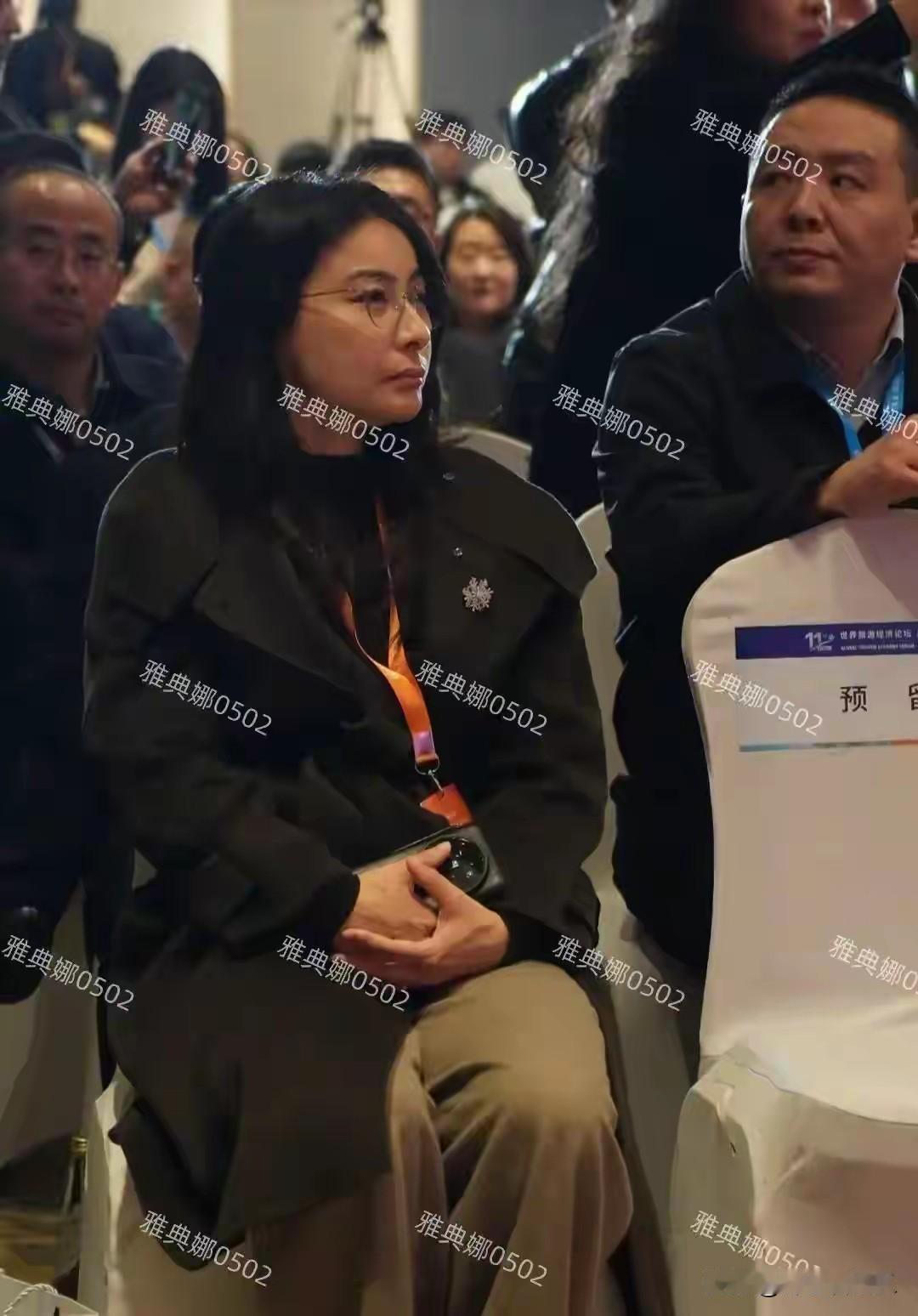 2025年12月15日，北京朝阳站内，网友偶遇郭晶晶与霍启刚夫妇低调现身，两人全