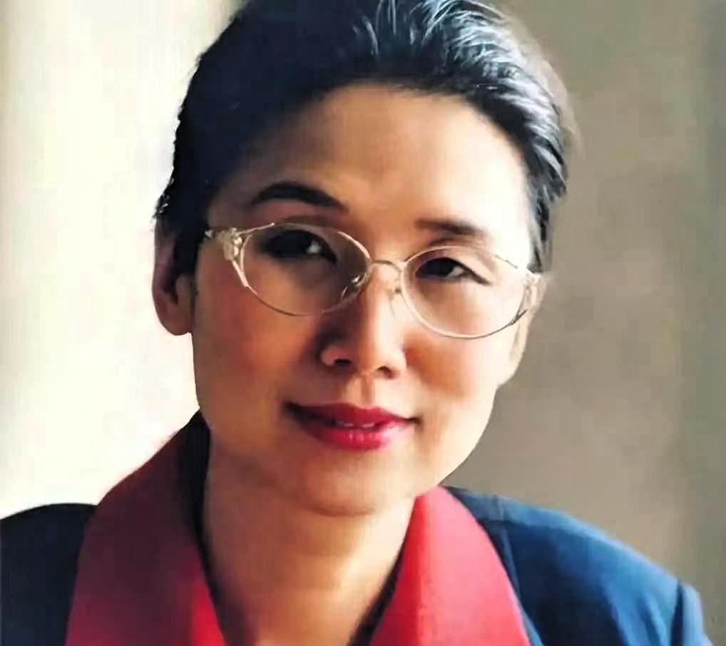 中科院教授杨佳：29岁双目突然失明，遭失明被丈夫和孩子无情抛弃，丈夫携女儿人间蒸