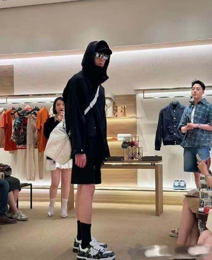 难怪你们有钱人说逛街不累啊。。