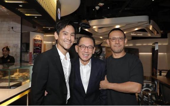 1983年，英皇老板杨受成欠下3.2亿，全部个人财产都被扣押，汇丰银行还寄信过