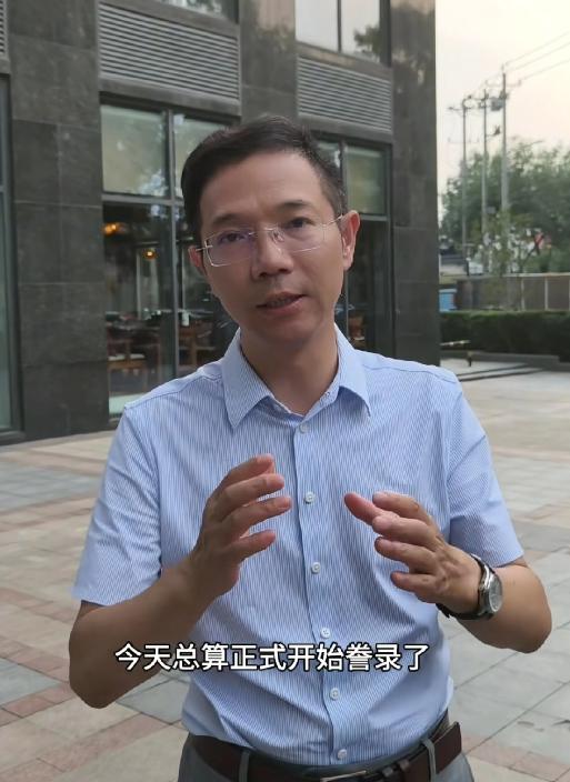 不容易！李圣律师的誊录工作总算顺利开始了。他这次顺利抄录案卷，没被设限