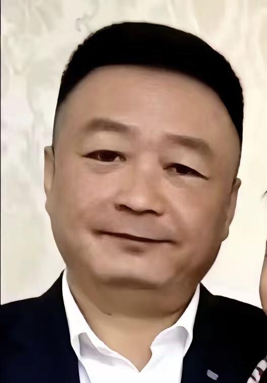 金毛爸爸真容曝光！金毛爸爸要感谢一个人。那就是金毛妈妈了。我不太相信。