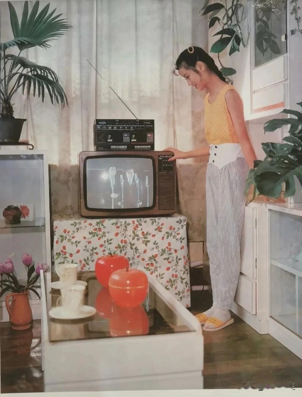 老照片欣赏：摄于上世纪1991年，上海；这样的家庭条件可以说条件非常优渥