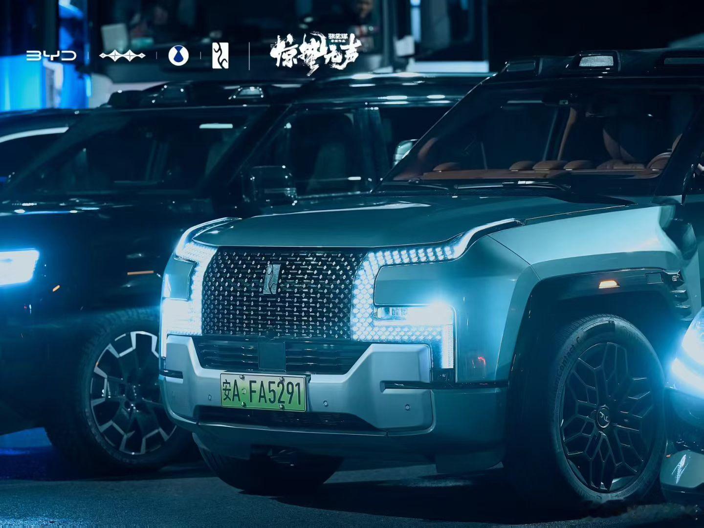 《惊蛰无声》既是电影又是现实。看完《惊蛰无声》，我一直在想一个问题：朱一龙为什么