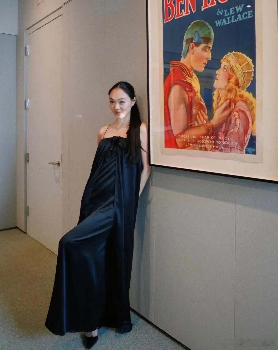 李连杰带两个女儿，出席活动，大女儿客串主持人，采访爸爸！有一说一，小女儿看起来比