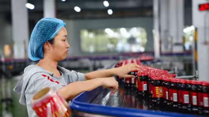 老干妈创始人出山救子！一个举动力挽狂澜、扭转困境，这次又赚翻了！据媒体报道，近