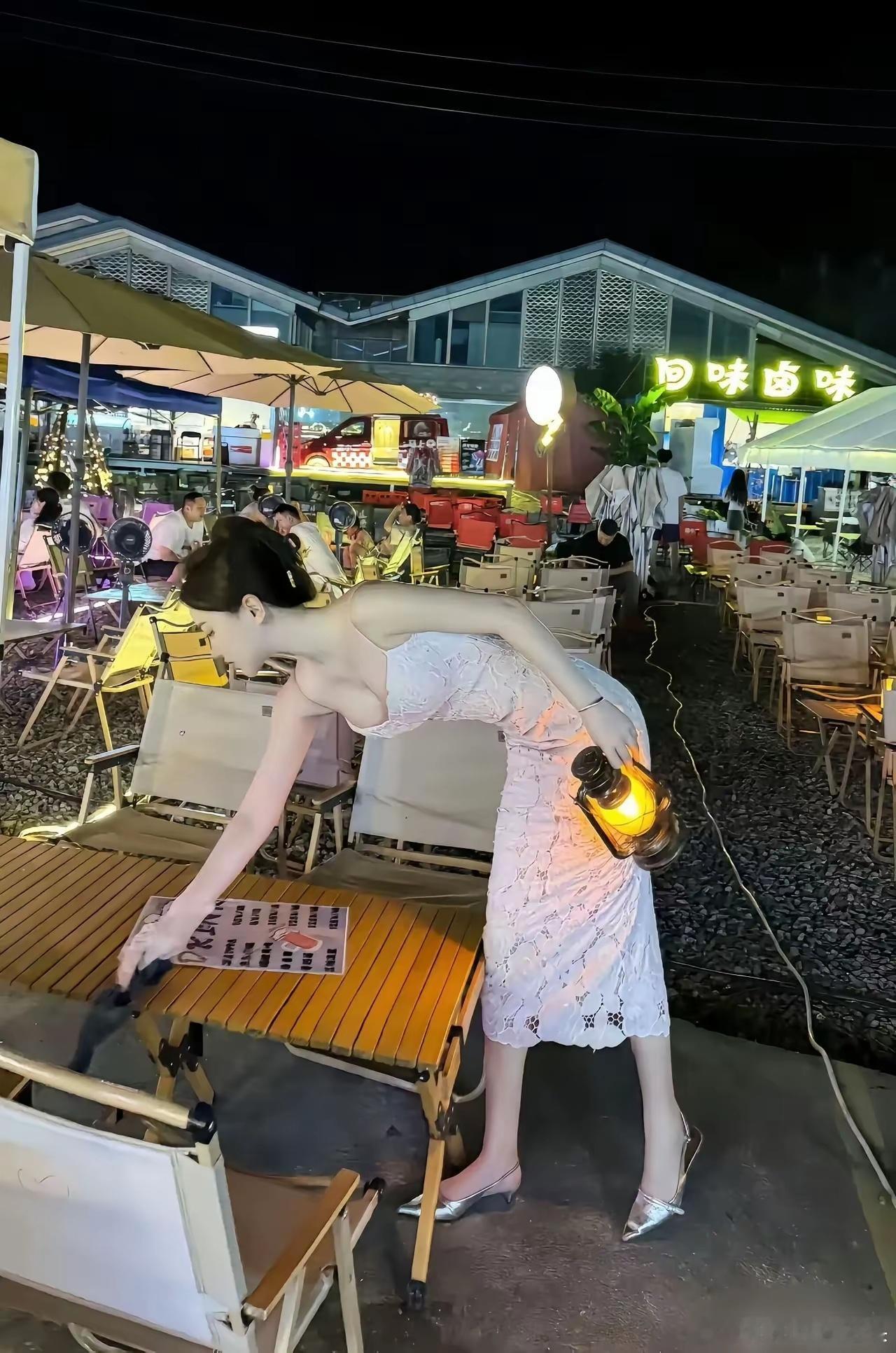 家有贤妻，夫欲何求？这不比刘亦菲好看?​​​