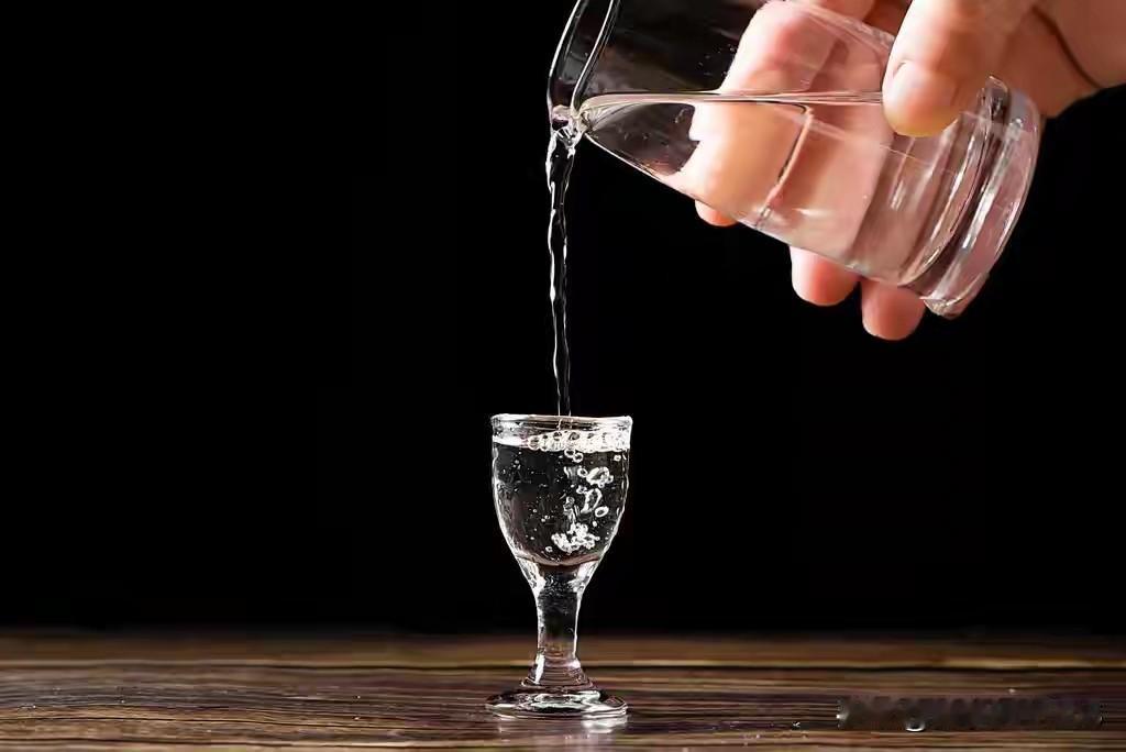 每一口酒都在“透支”生命？新研究打破迷思：酒精致癌风险远超想象，连“轻度饮酒”都