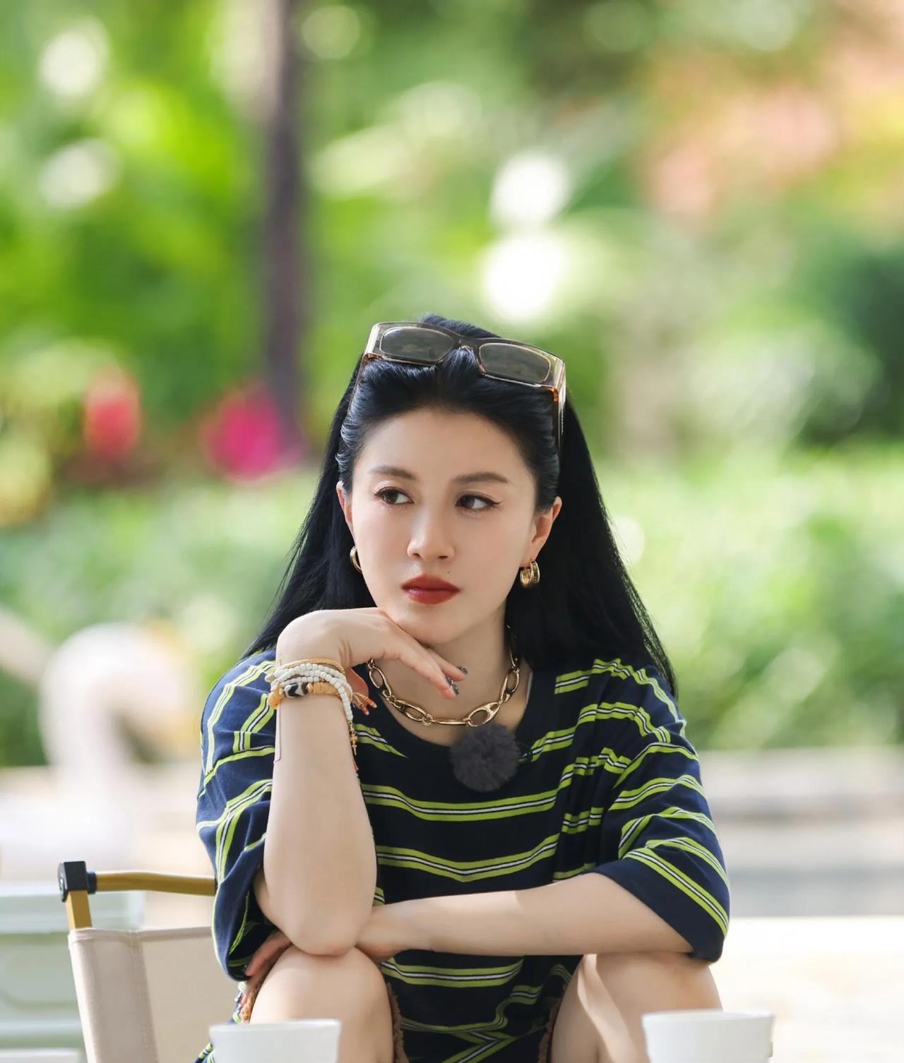 对李嘉格刮目相看啊！她做的最对的事儿，不是和妈妈一起参加综艺节目，而是瞅准时