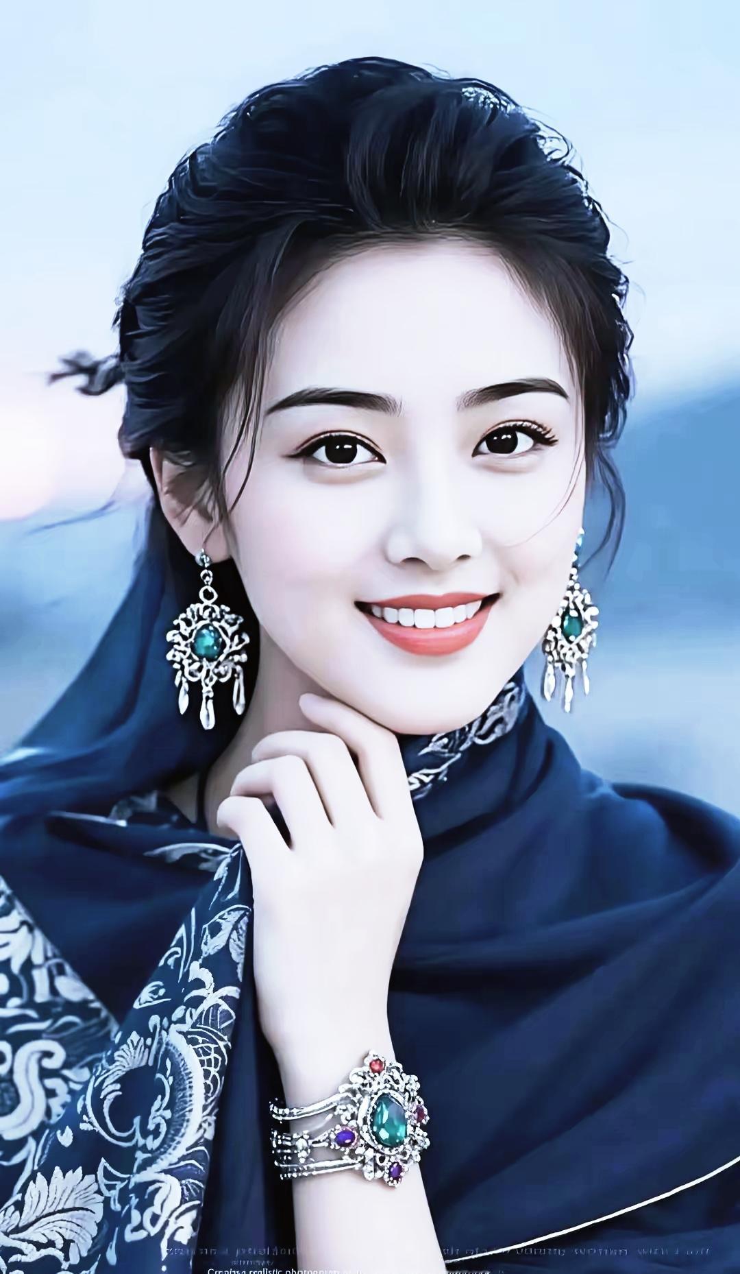 东方美人，优雅端庄，珠宝配饰，尽显华贵。