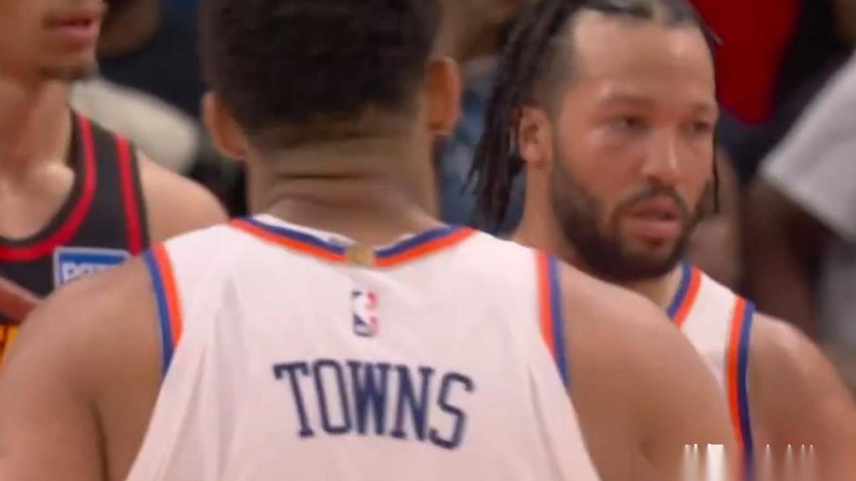 尼克斯胆战心惊终于拿下了老鹰，成功把难题甩给了骑士。尼克斯客场跟老鹰这场球，最后