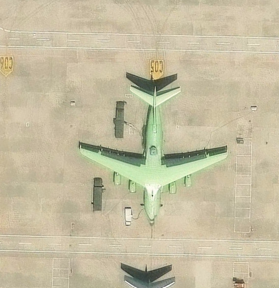 25年中某地的卫星图显示一架KJ-3000原型机/量产机正在制造，还没装上雷达