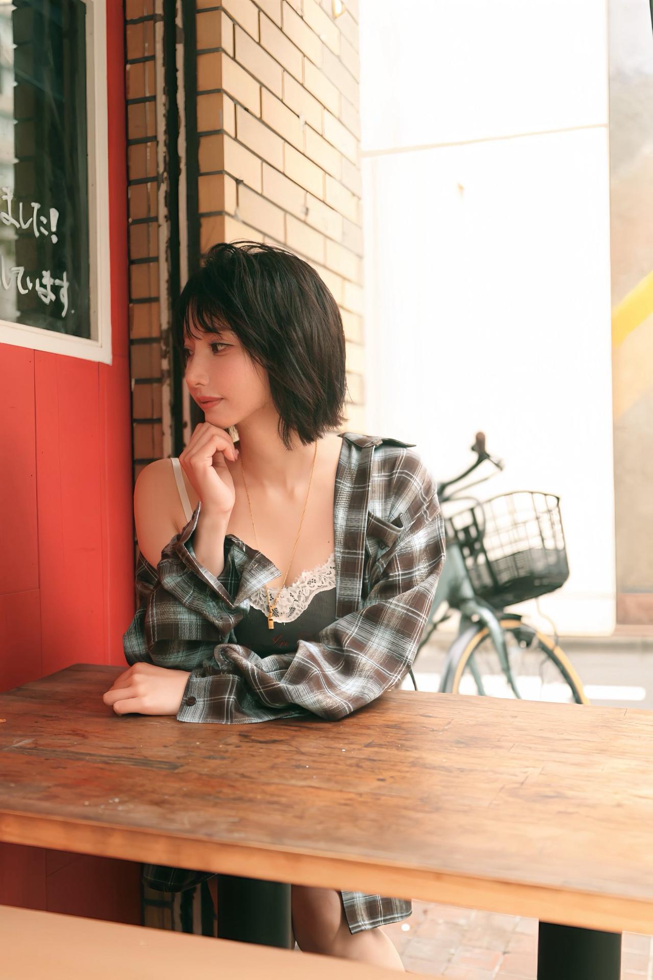 2026年超有价值的三句话：第一句，顶级的家族关系，是关起门来相互扶持，而非打