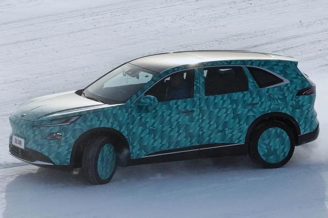 刚刷到别克至境SUV的预告新闻，这车话题度挺高，咱就着信息唠唠这车可能有啥看点，