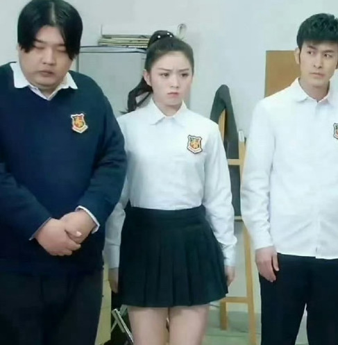 早期的田曦薇，差点没认出来，那时候还带着婴儿肥，看着好可爱​​​