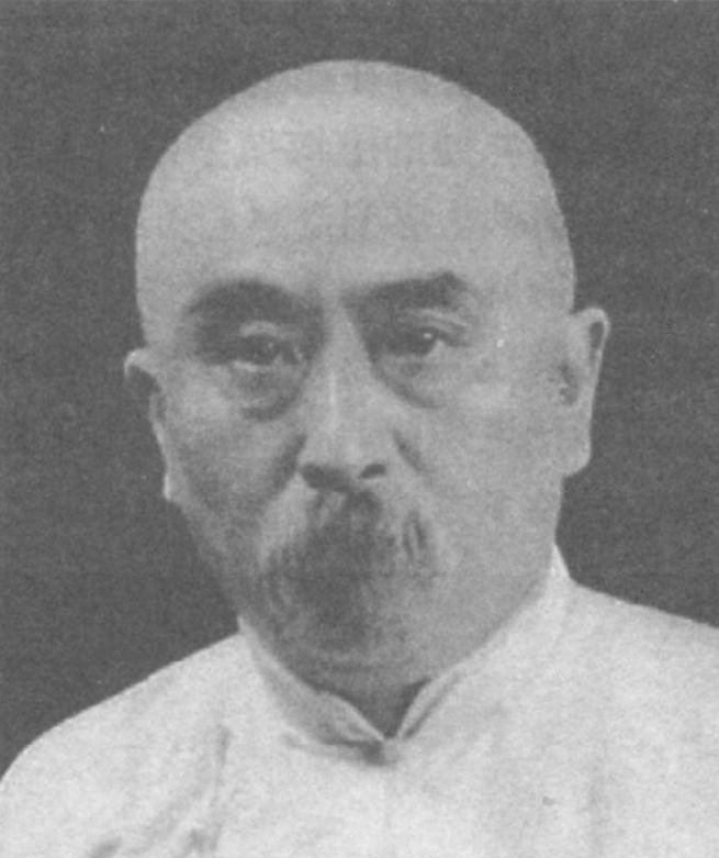1910年，晚清神医自称梦到未来的新中国，没有租界和治外法权，到处高楼大厦，飞船