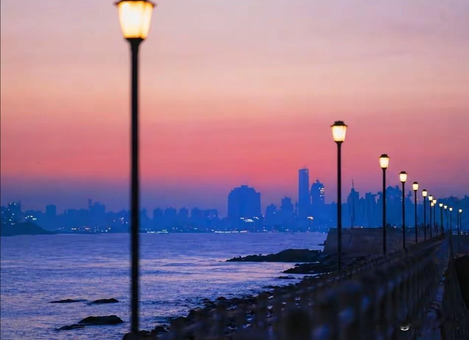 一个三甲医院的医生说：“人只有在即将死亡的时候才能够明白这一切。人生其实就是一