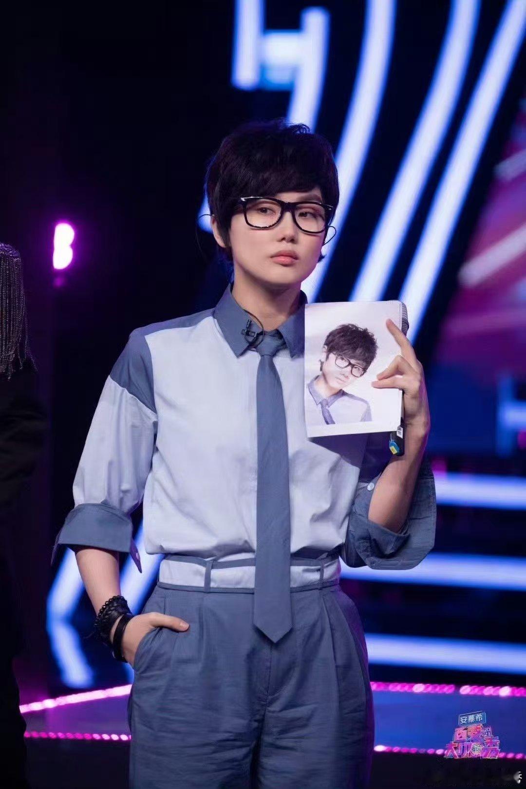 谁被这波撞脸戳中笑点！黄龄问汪苏泷眼熟不，泷哥当场懵住，周深神补刀点破撞脸，过往